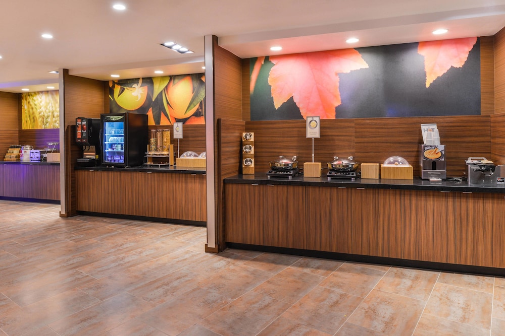 FAIRFIELD INN & SUITES CORALVILLE 10/49