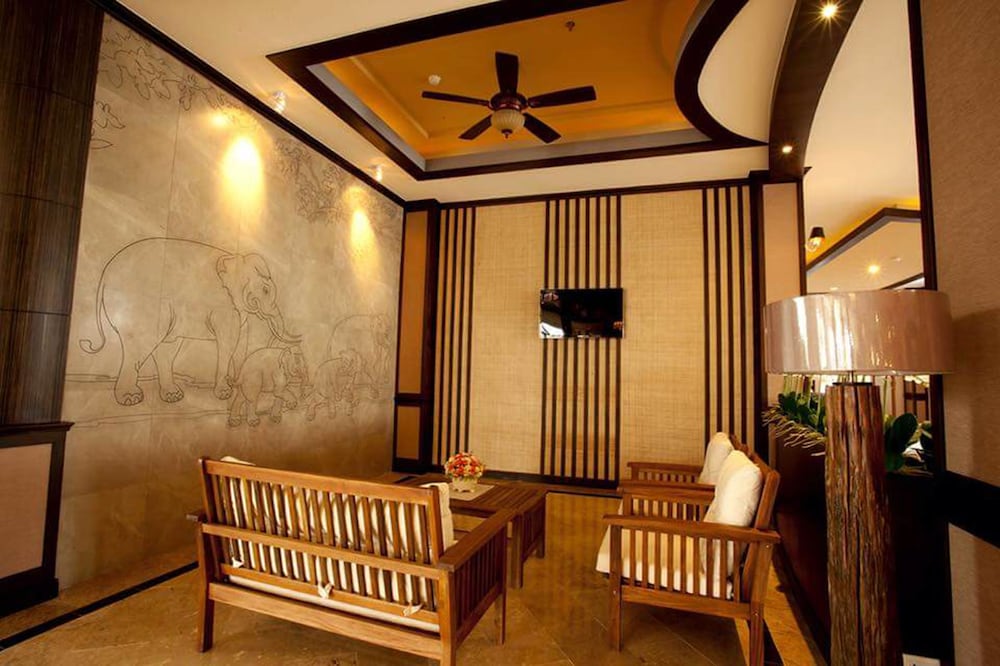J & Y Lodge Hotel 20/24