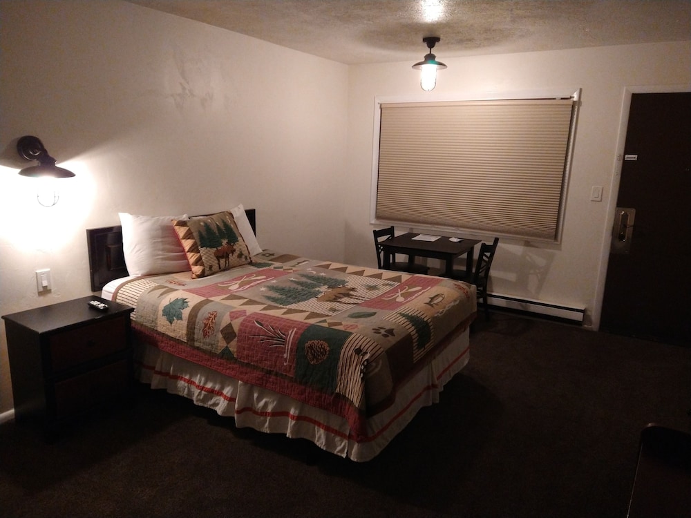 High Desert Inn 15/52