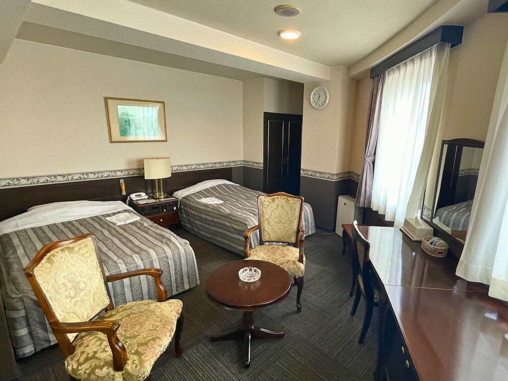 DELUXE, TWIN BEDS, CITY VIEW