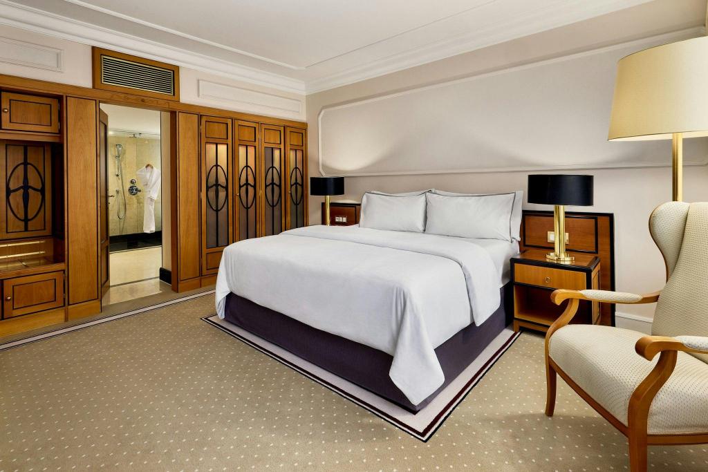 Diamond, Grand, Suite, King Bed, Jetted Tub, Large