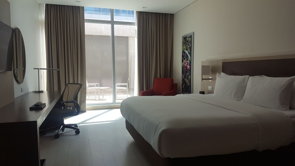 DELUXE, KING BED