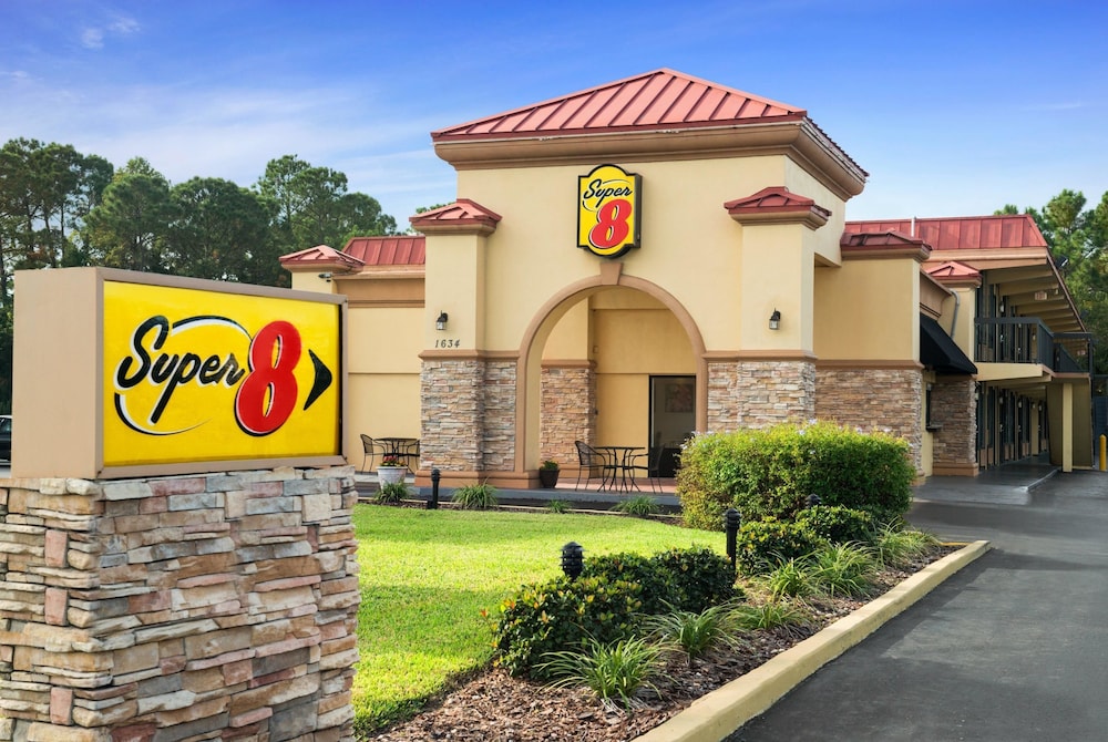 Super 8 by Wyndham Ormond Beach 3/31