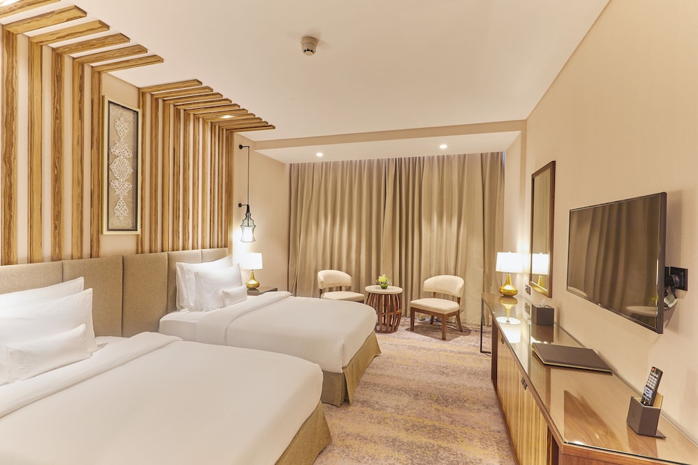 Premier, Twin Beds, Pool View, Balcony