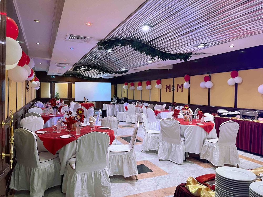 restaurant cafeteria