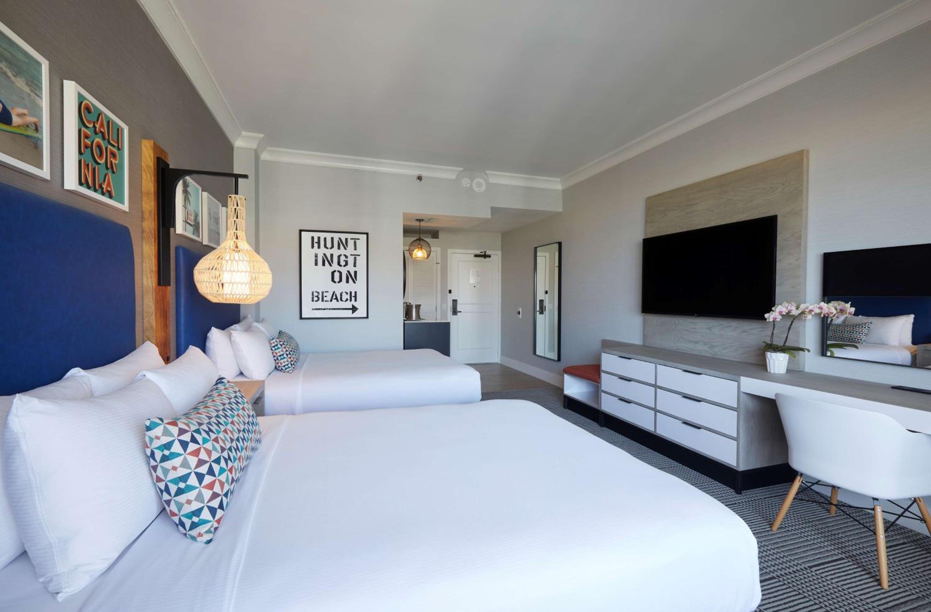 Tower, Huntington, 2 Queen Beds, Resort View, Bathtub, Accessible