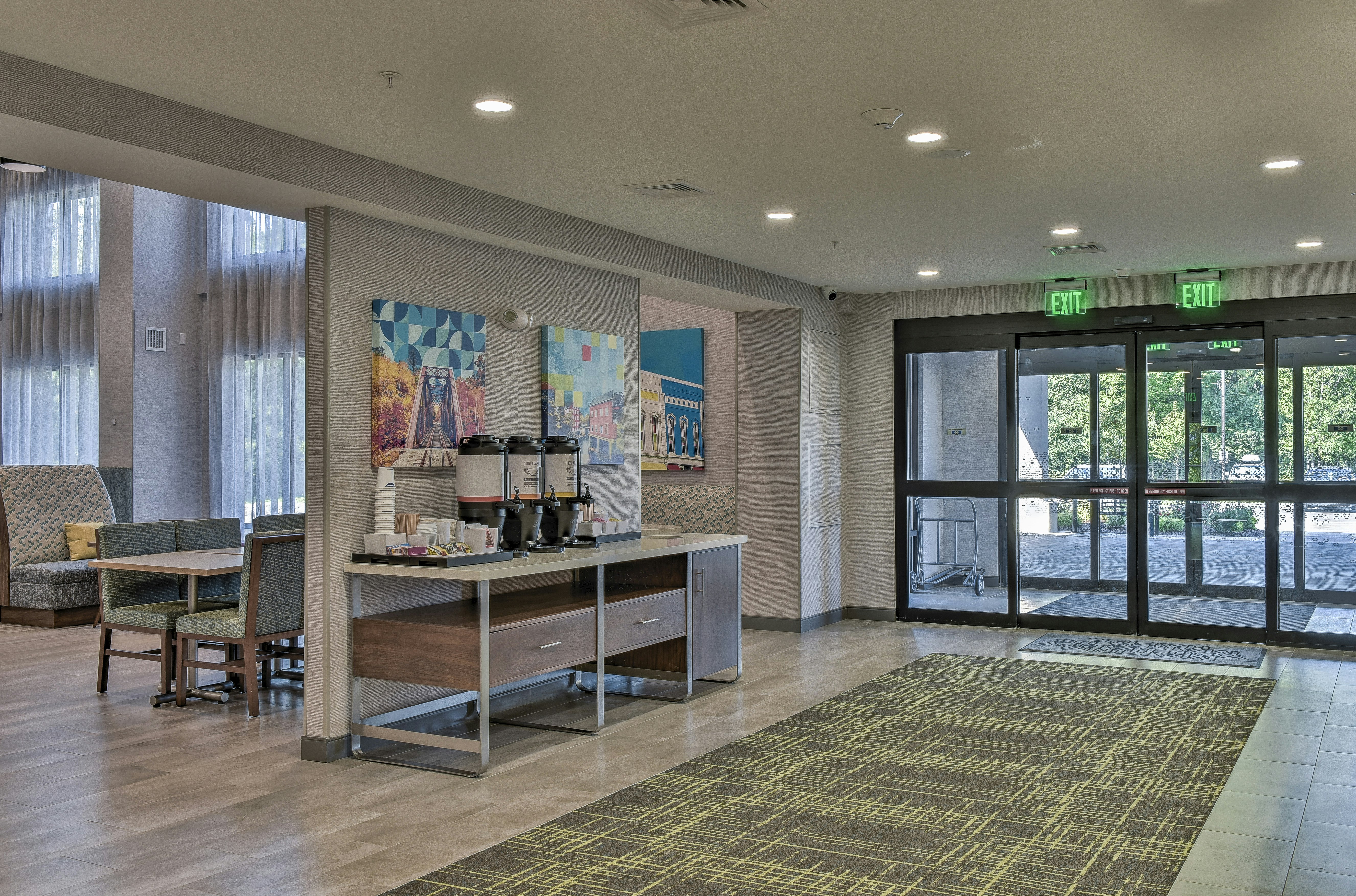 Hampton Inn and Suites Keene 27/47