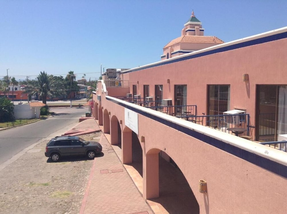 Los Jitos Hotel & Suites 3/56