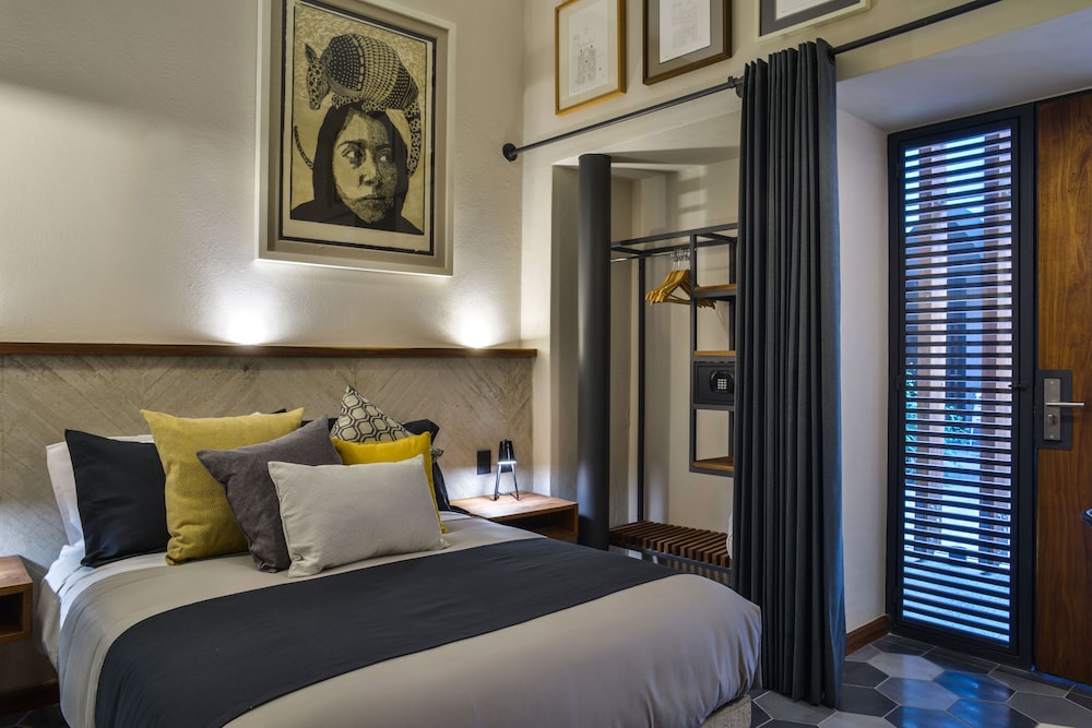 Criol Hotel 11/65