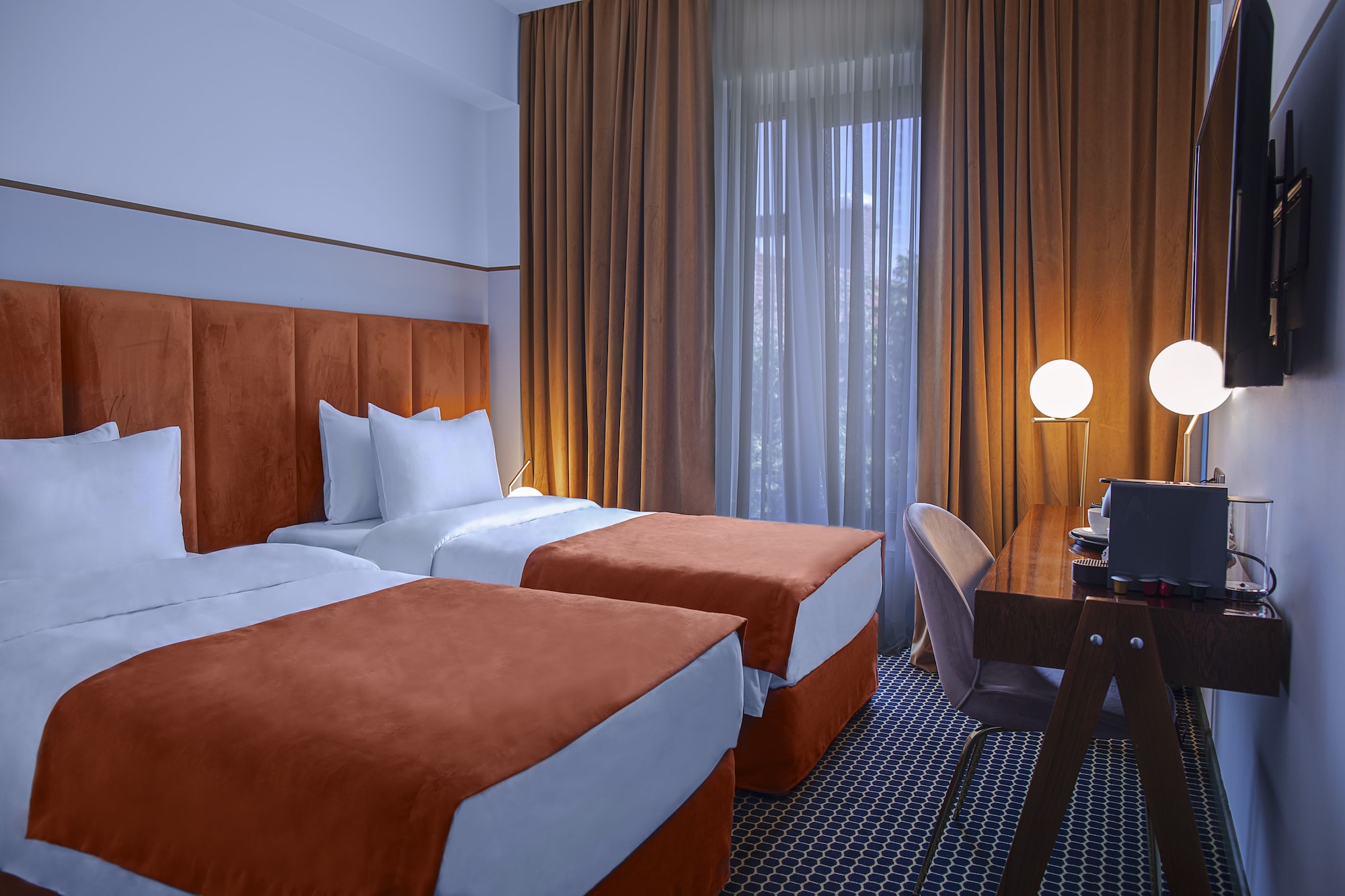 ROOM, TWIN BEDS