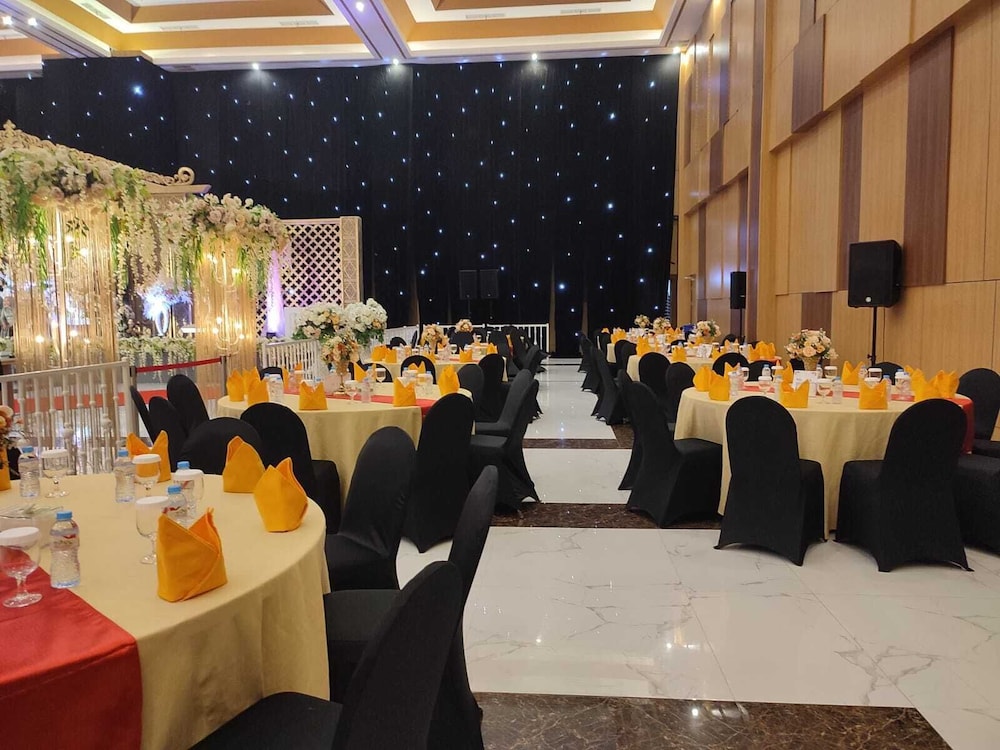 Unhas Hotel and Convention 43/50