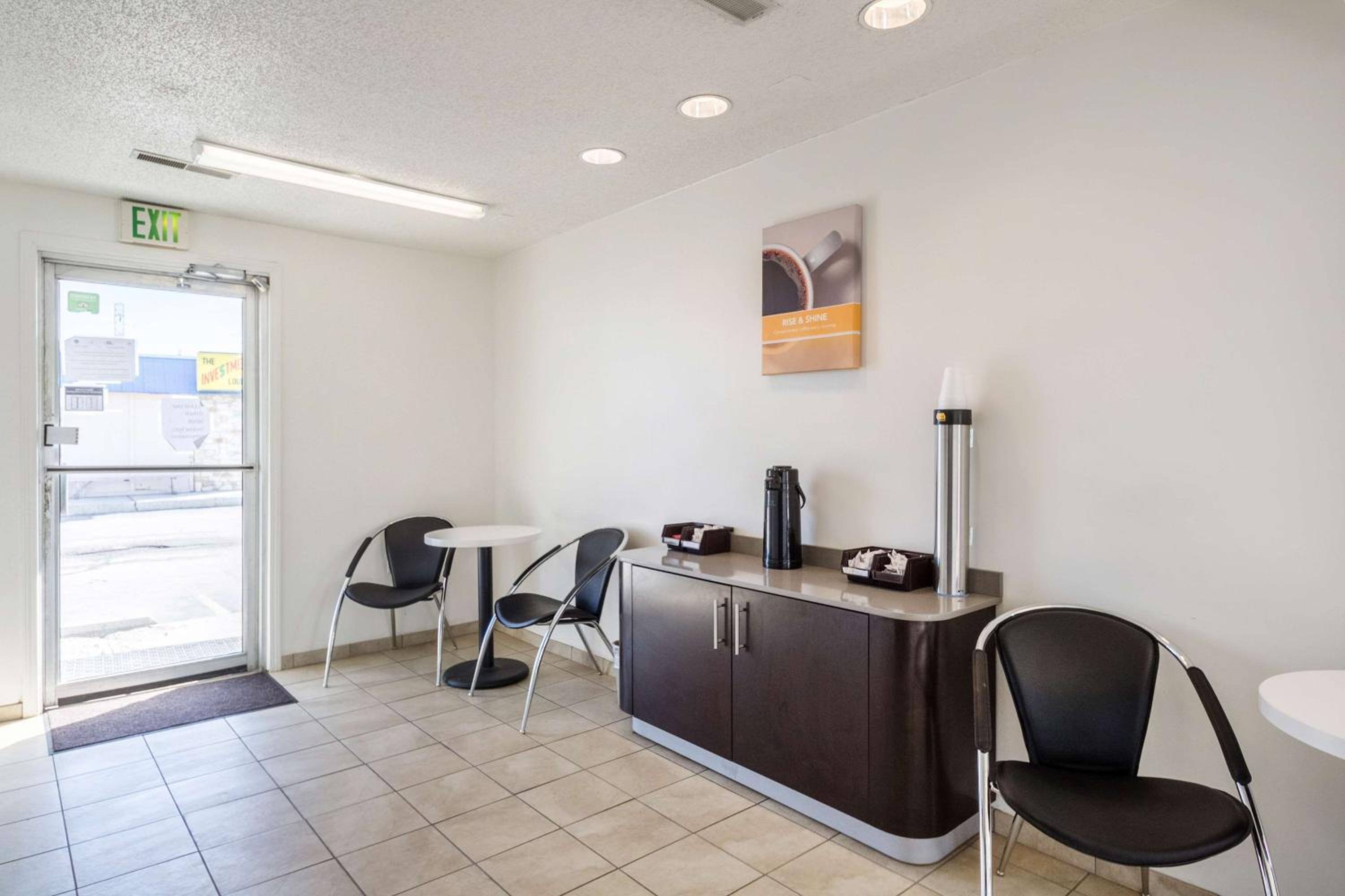 Motel 6 Indianapolis IN - South (ex Americas Best Inn South) 7/46