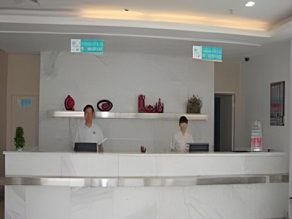 Magnolia Hotel (Yixing bus station store) 9/64