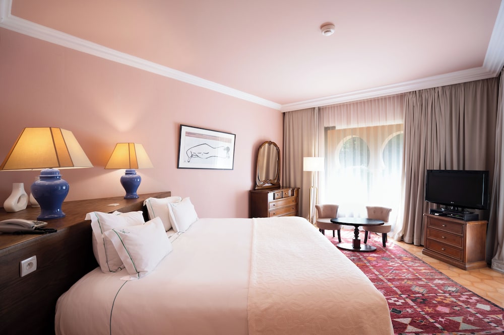 Pavilion, Suite, King Bed