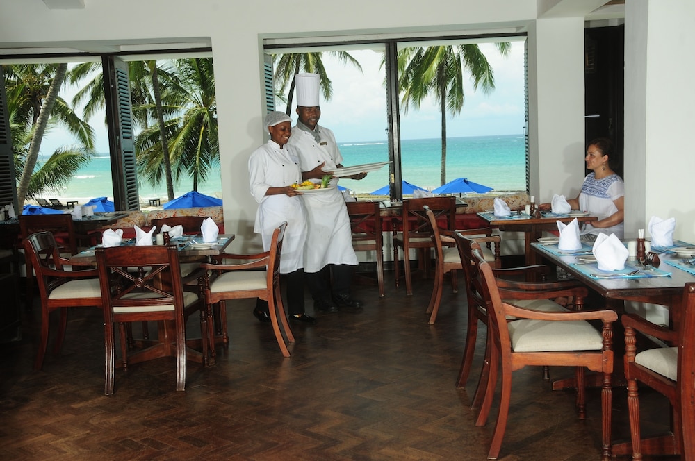 Jacaranda Indian Ocean Beach Resort 22/40