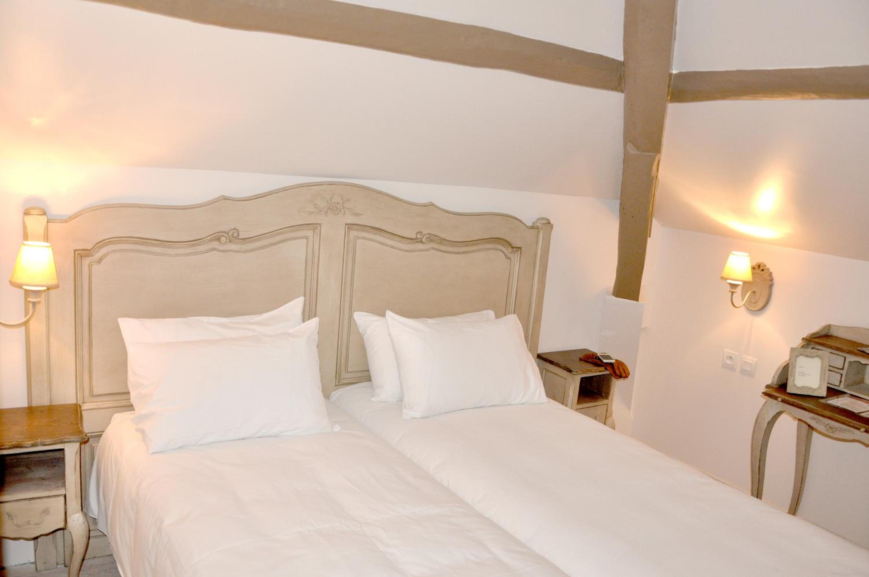 غرفة قياسية بسرير مزدوج أو سريرين منفصلين، Hotel the Originals Les Poemes de Chartres 2/9