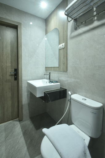 Front One Luxe Hotel Solo 11/11
