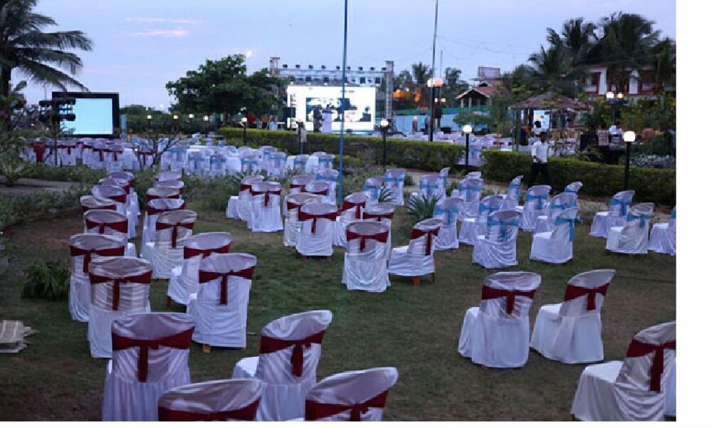 Paradise Village Resort 50/66