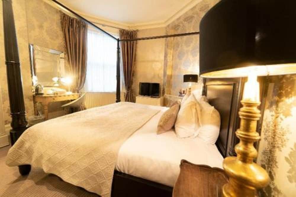 Four Poster, Classic, King Bed