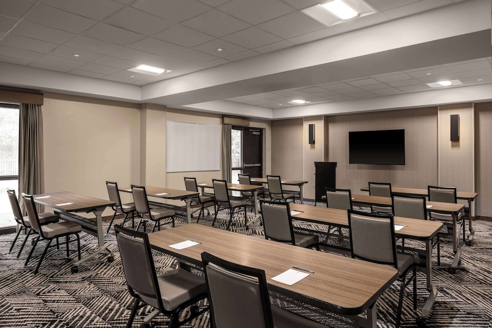 Hyatt Place Detroit/Utica 54/63