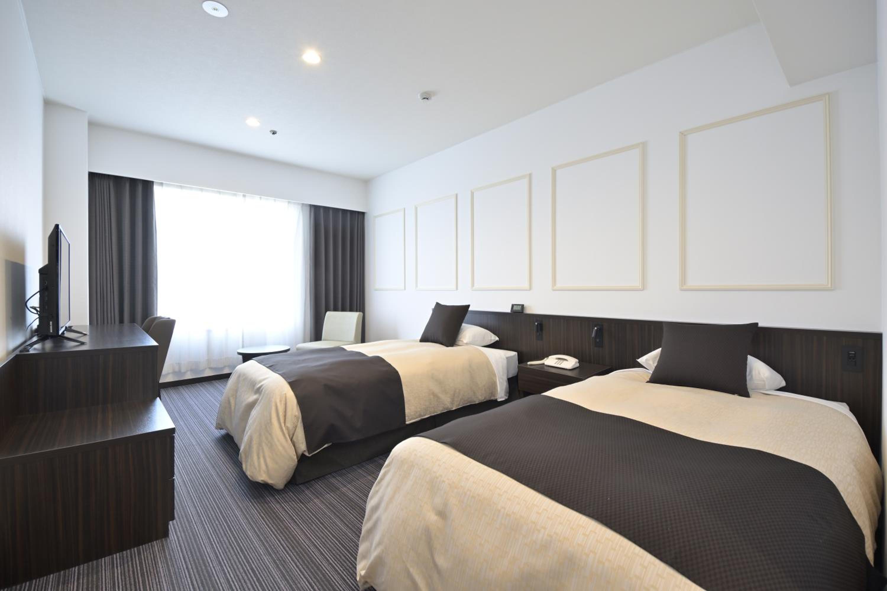 Moderate, Twin Beds