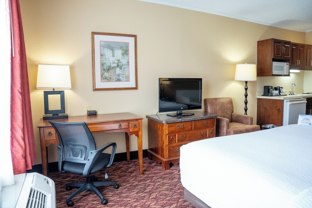 Coshocton Village Inn and Suites 61/68