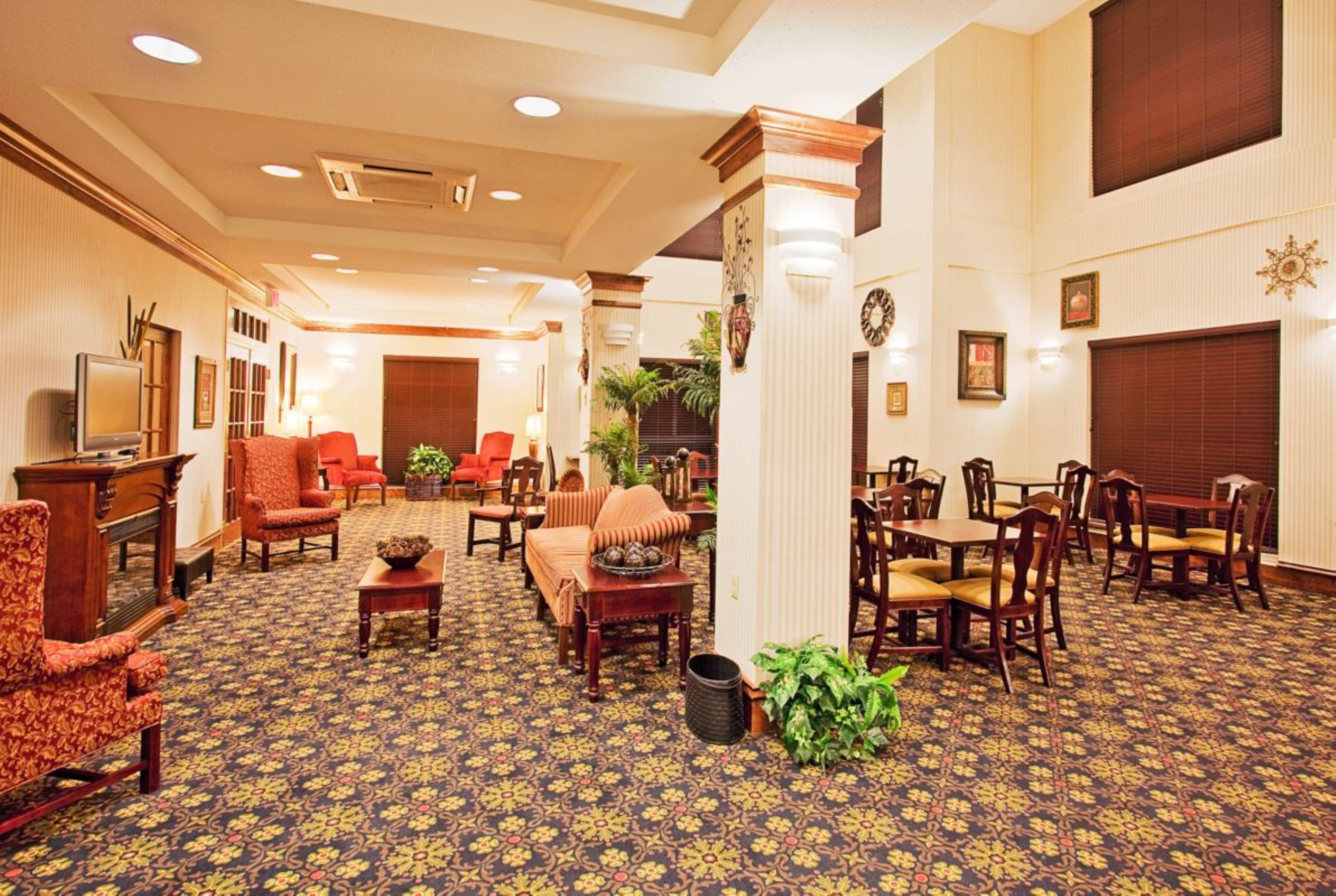 Holiday Inn Express and Suites Lucedale Hotel 49/76