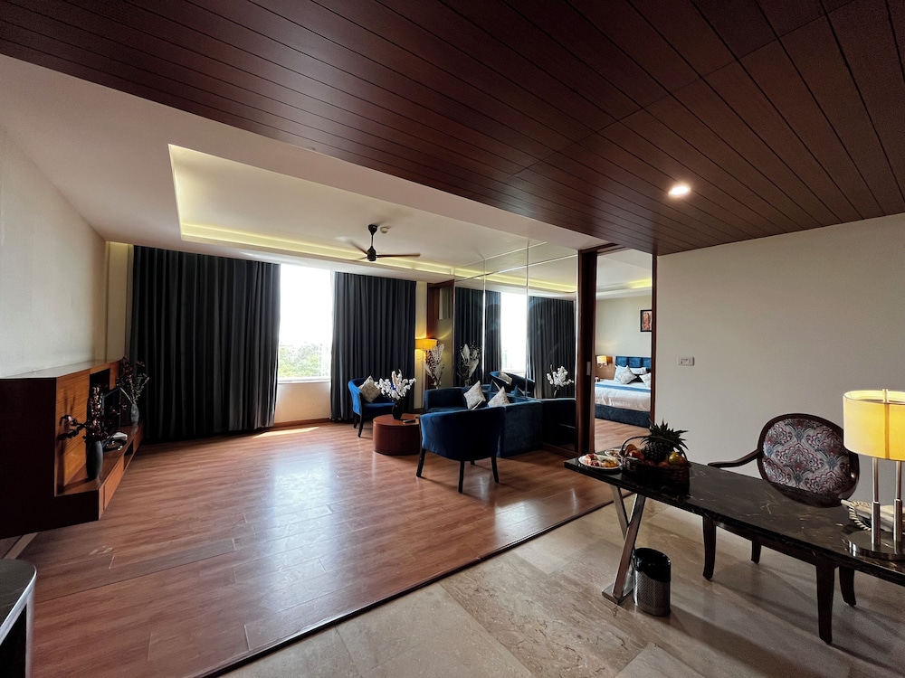 The Conway, Meerut 22/50