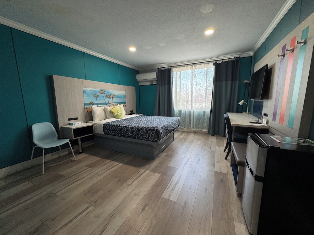 Hometel Suites 33/72