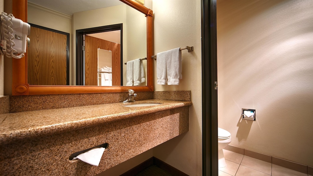 Best Western Plus Grapevine Inn 20/42