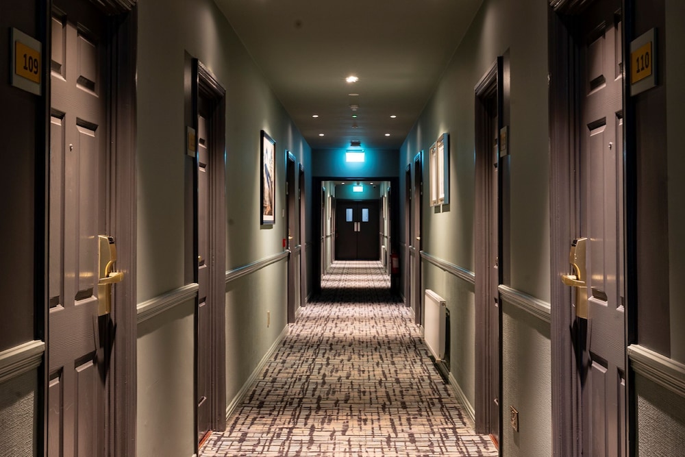 CAHIR HOUSE HOTEL 6/54