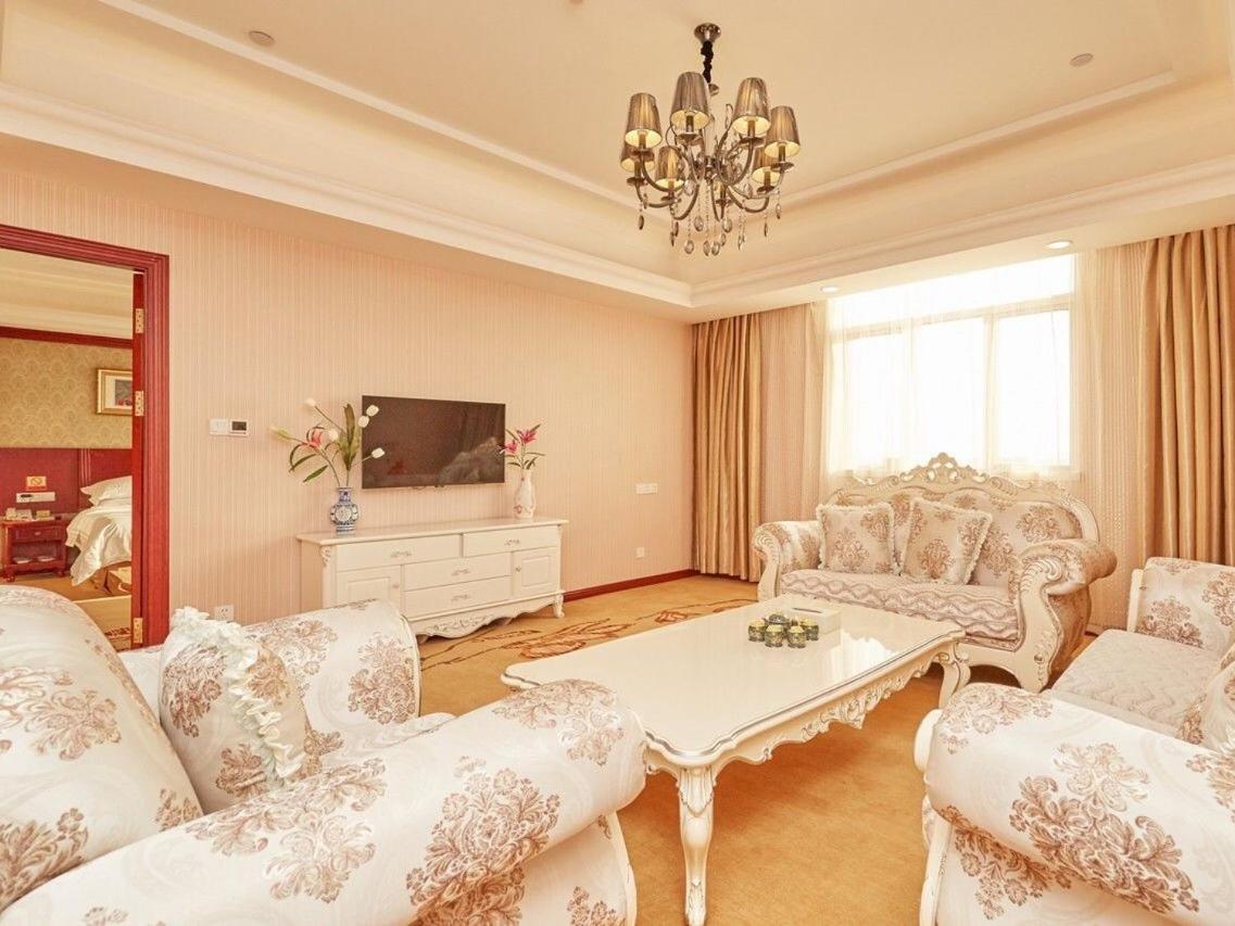 Vienna Classic Hotel (Shanghai Jinshan Zhangyan Industrial Park Zhongqiao College) 22/23