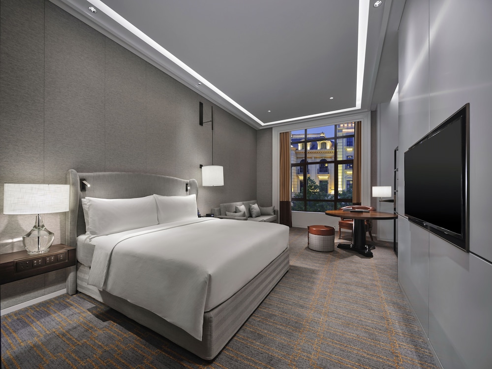ROOM, KING BED, ACCESSIBLE