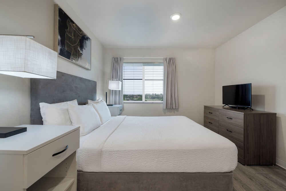 1 BEDROOM, SUITE