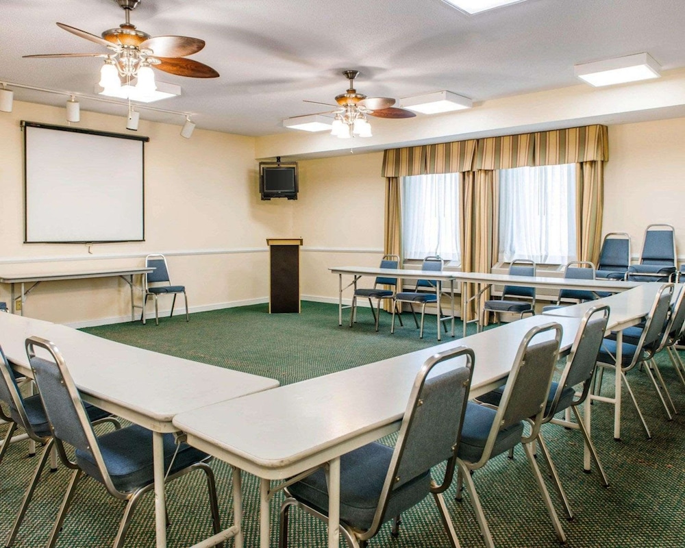 Quality Inn & Suites Near Amish Country 49/53