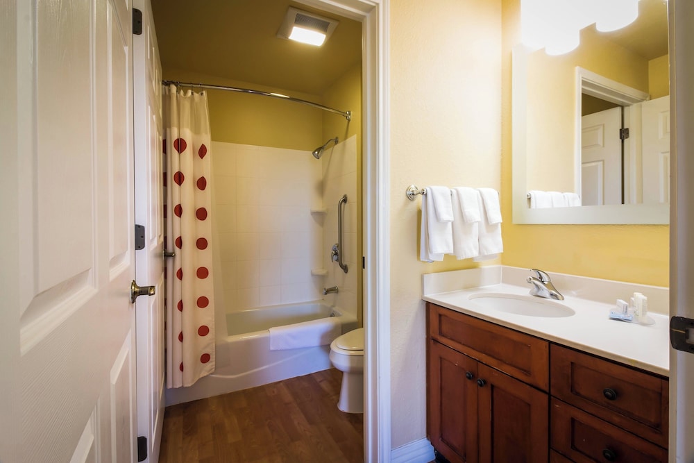 2 Bedrooms, Suite