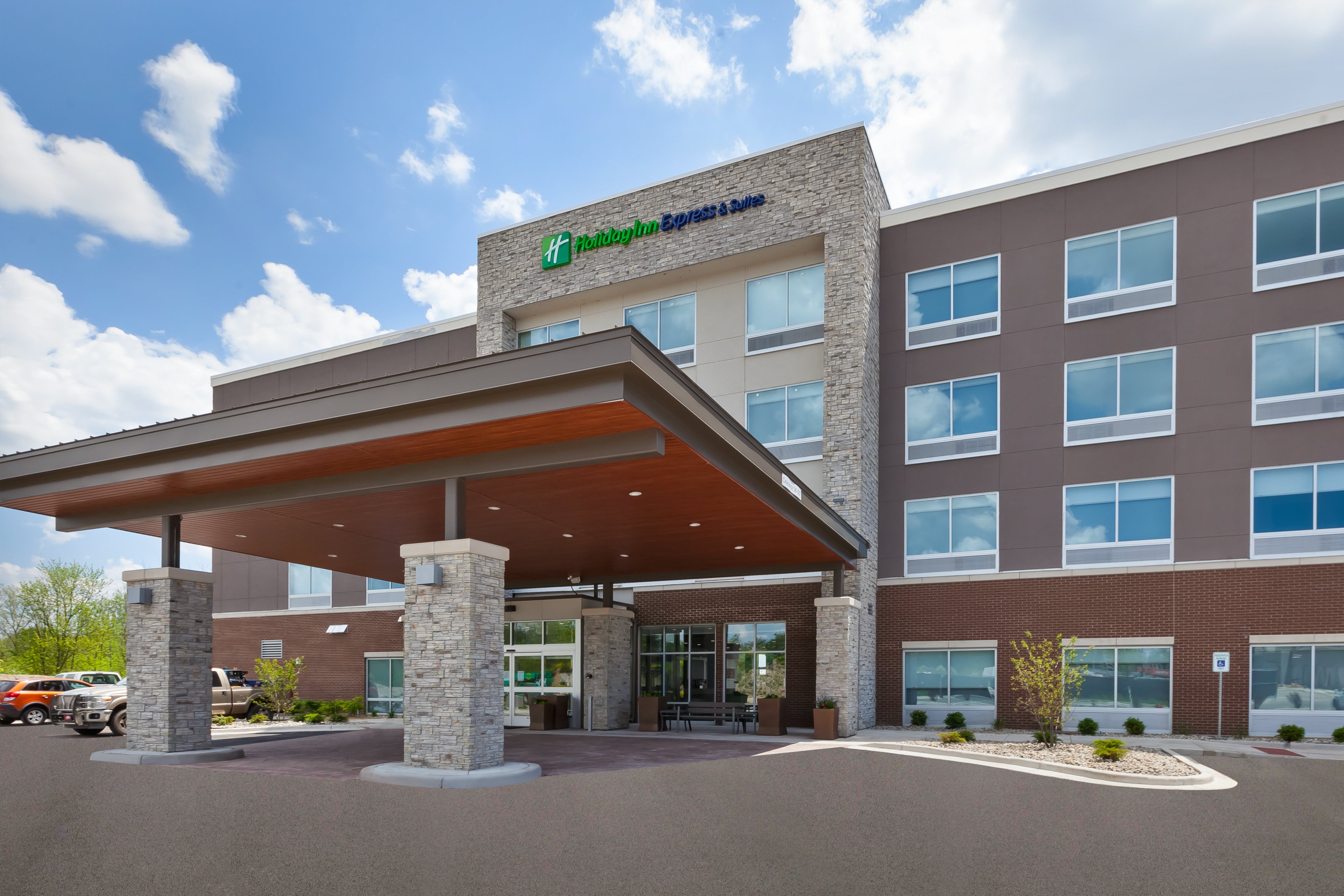 Holiday Inn Express Suites Grand Rapids Airport South 3/39