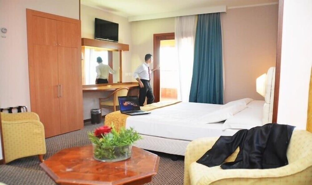 SUPERIOR, DOUBLE OR TWIN BED
