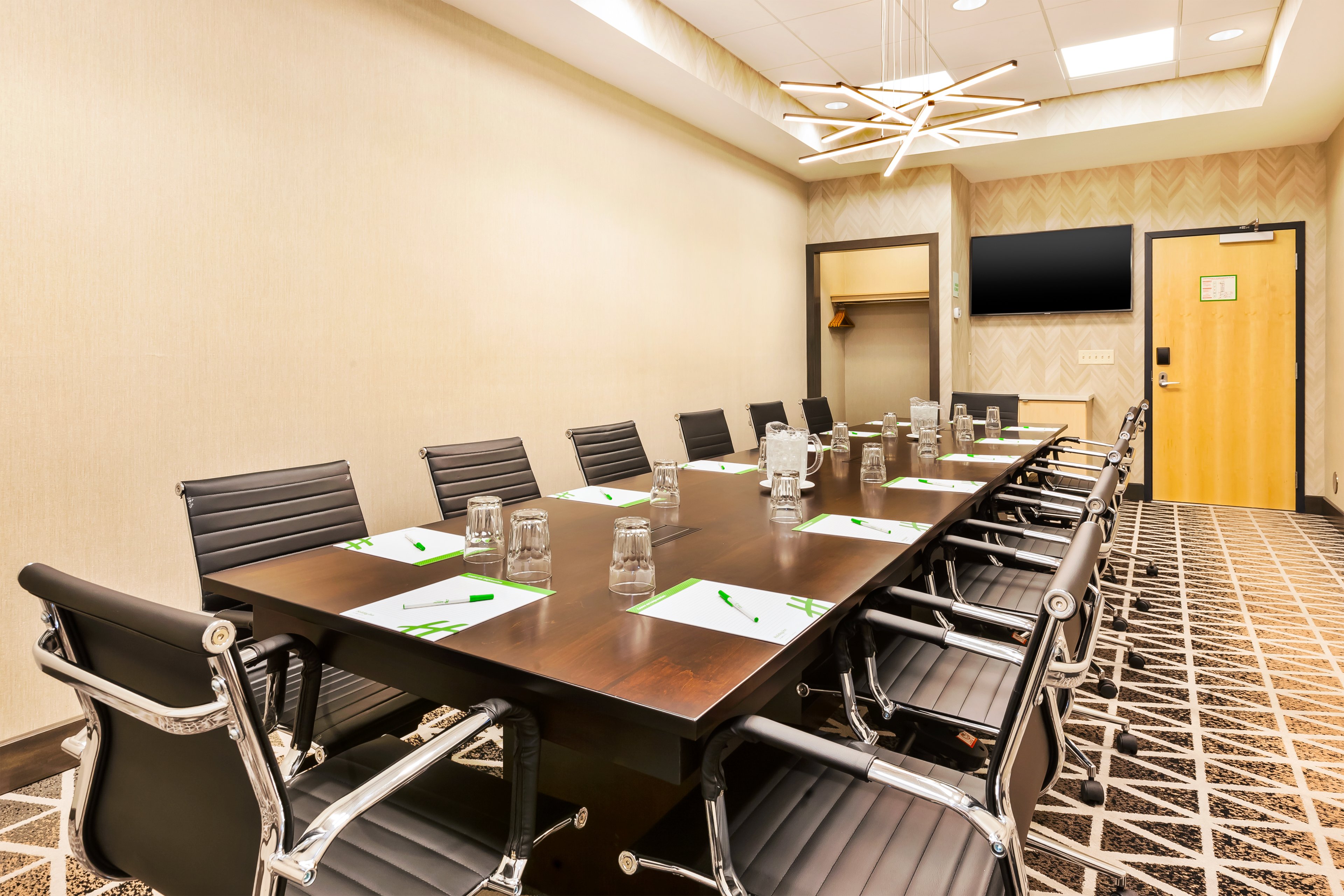 Holiday Inn & Suites Toledo Southwest - Perrysburg 55/59