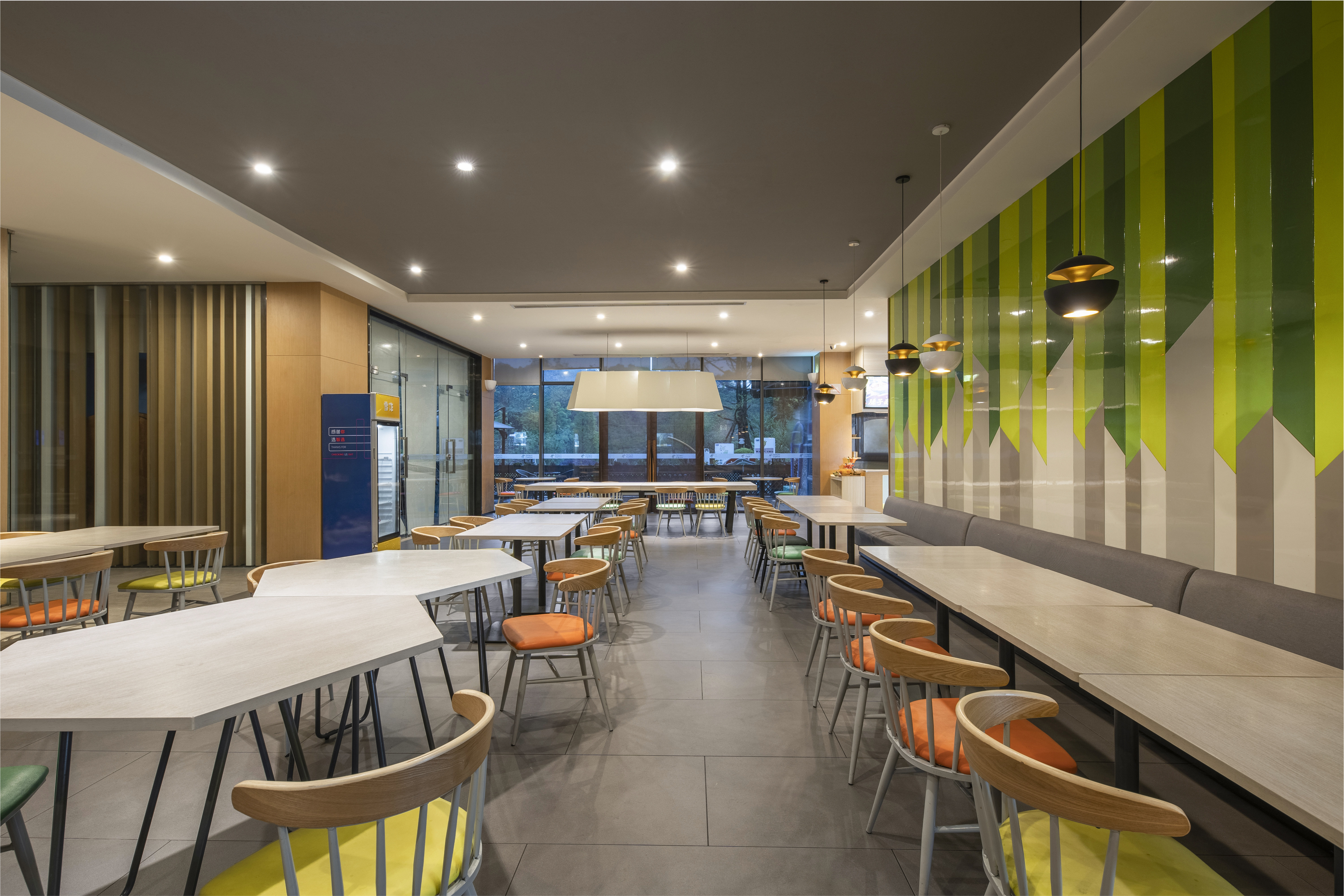 HOLIDAY INN EXPRESS EMEI MOUNTAIN 54/69