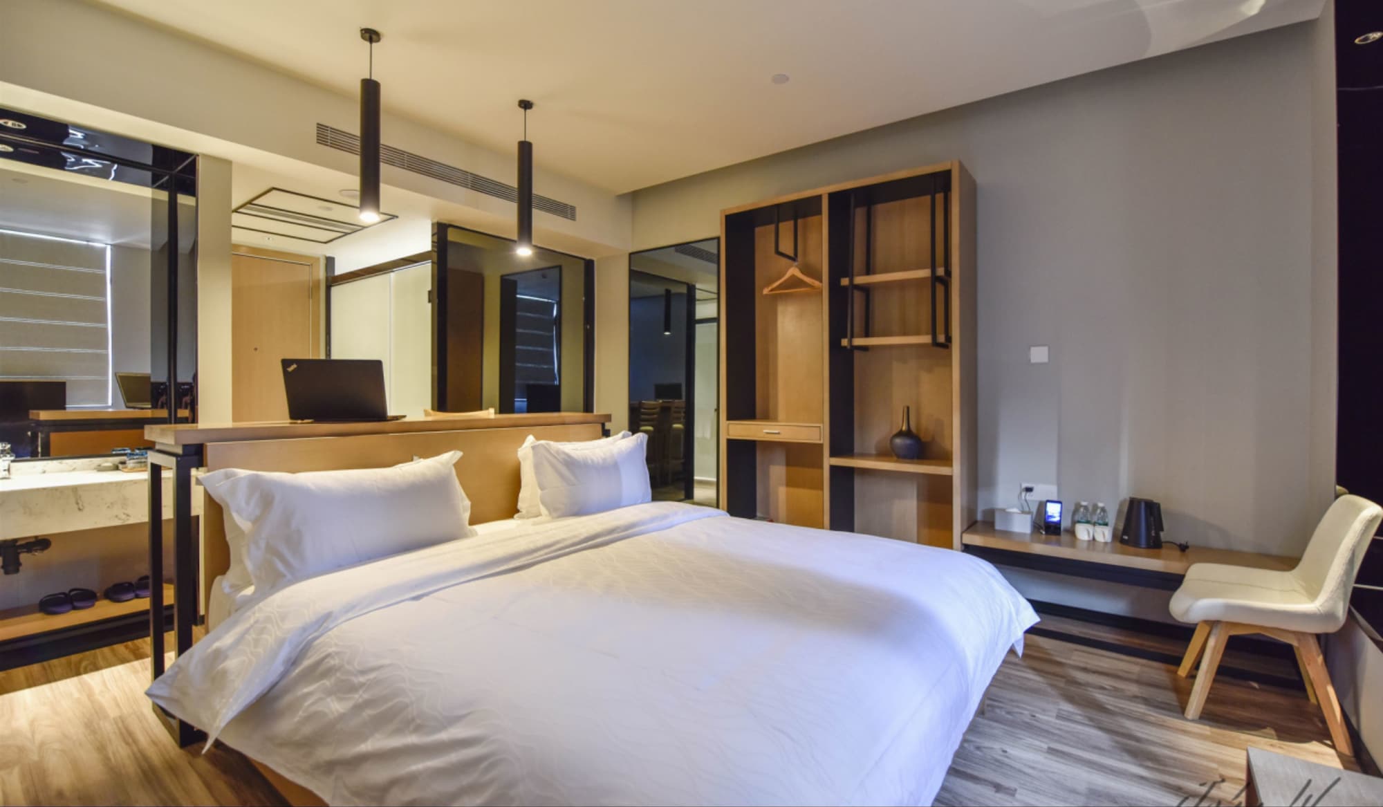 BUSINESS, DOUBLE BED