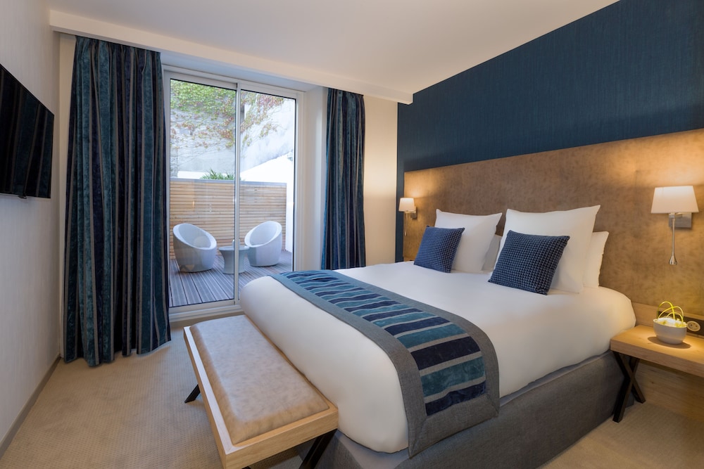 PRIVILEGE, SUITE, DOUBLE BED, SOFA