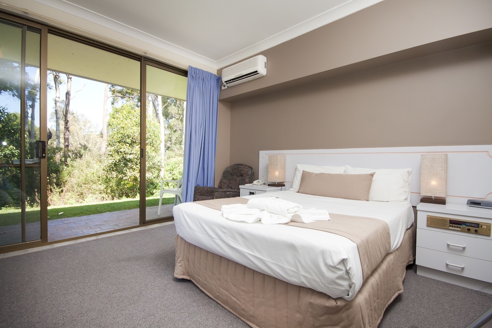 ISLAND PALMS MOTOR INN 15/32