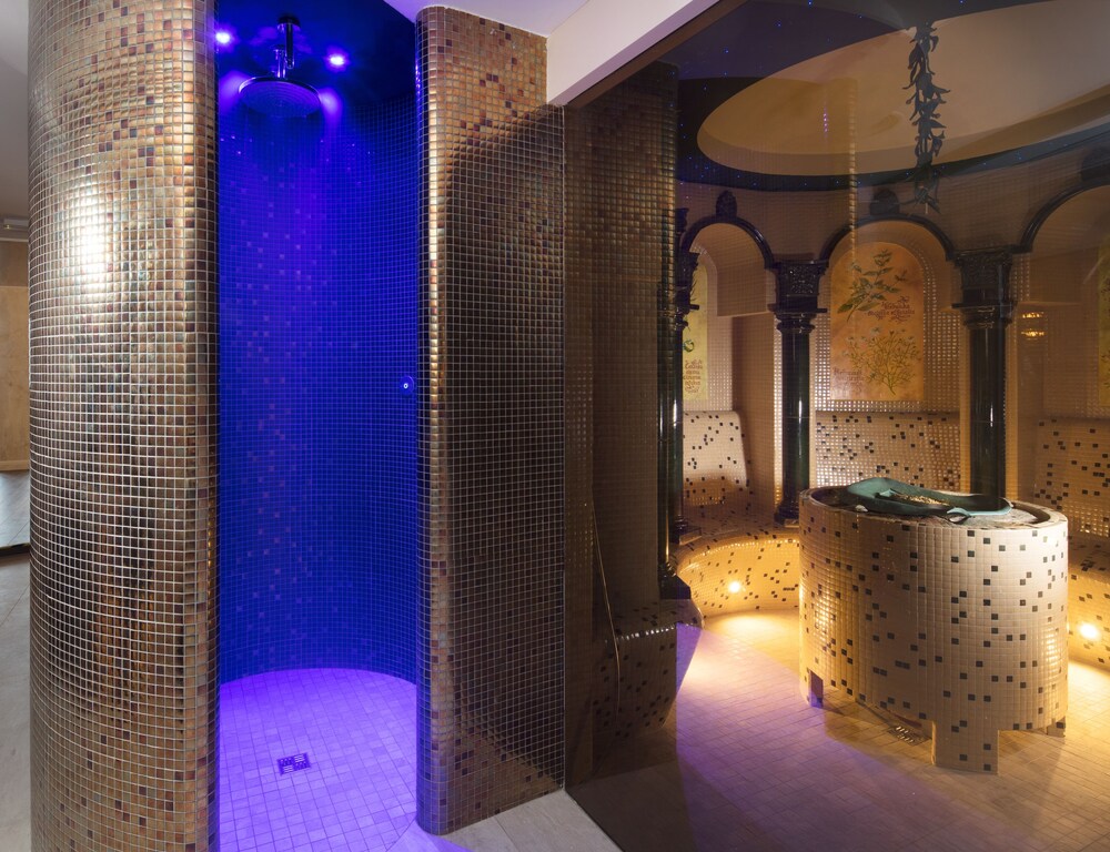 CHATEAU MONTY SPA RESORT 68/69