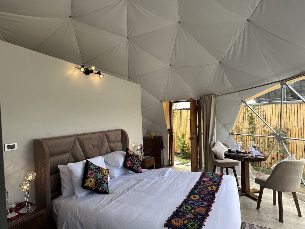 DELUXE, SUITE, QUEEN BED