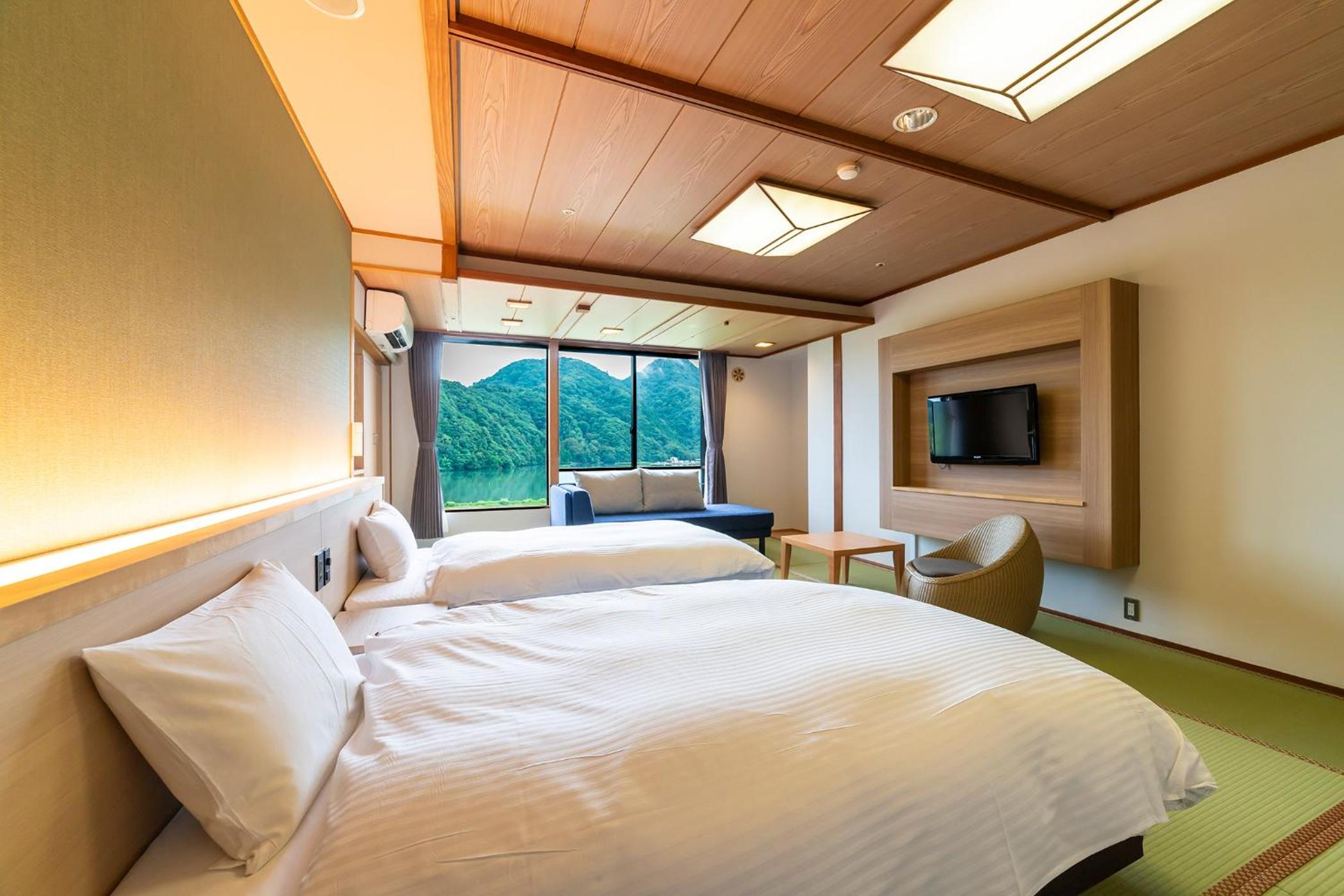 Japanese, Superior, Twin Beds, Riverside