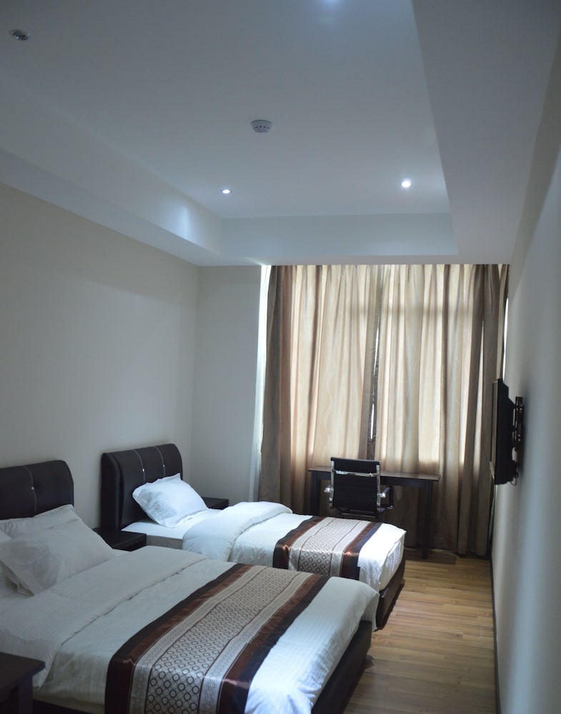 Qu Lin Resident 7/30