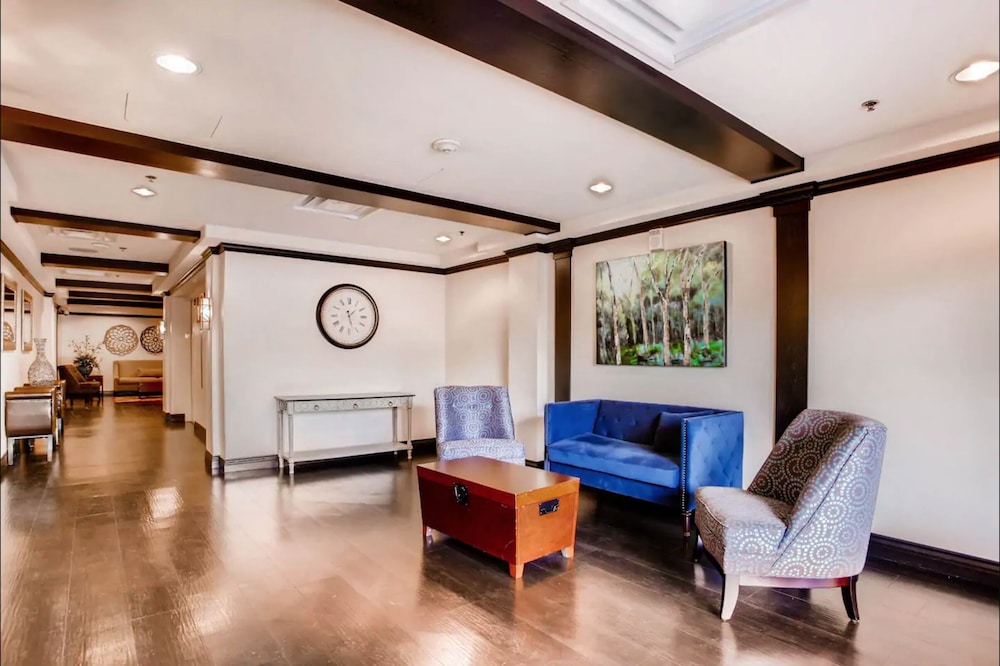 1Bd1Ba w BonusRM Stay Together Suites 50/62