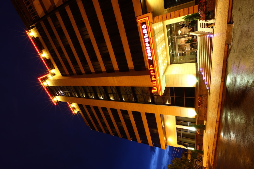 Nairi Hotel 3/68
