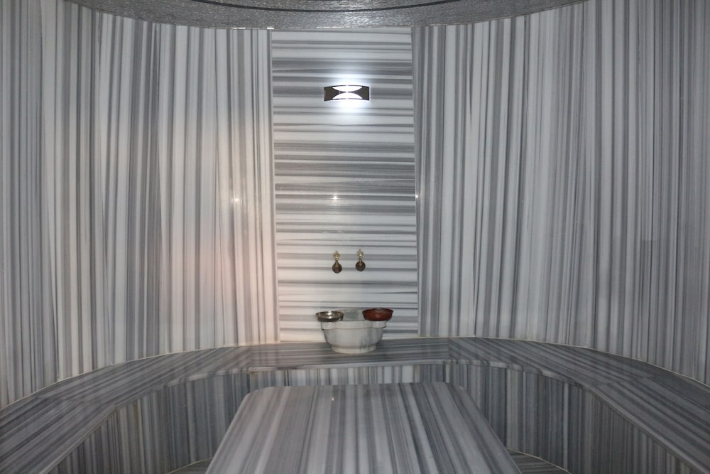 El Resort Hotel 26/50